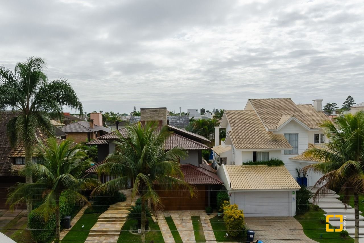 Casa com 393m², 9 quartos (sendo 4 suítes), 2 garagens, no bairro Jurerê Internacional em Florianópolis