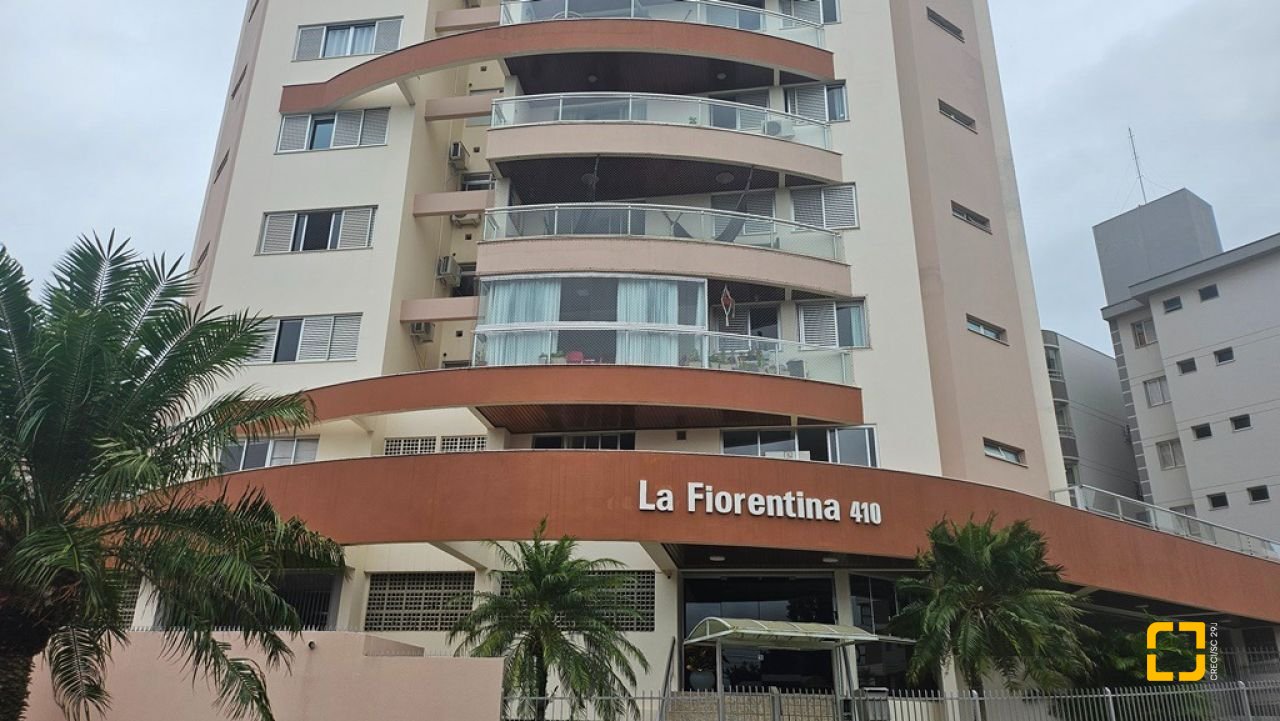 Apartamento com 114m², 4 quartos (sendo 1 suíte), 2 garagens, no bairro Coqueiros em Florianópolis