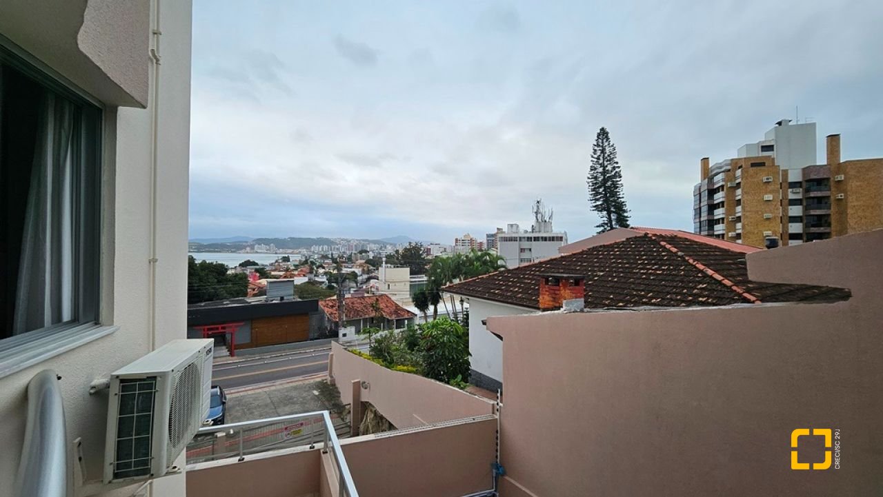 Apartamento com 114m², 4 quartos (sendo 1 suíte), 2 garagens, no bairro Coqueiros em Florianópolis