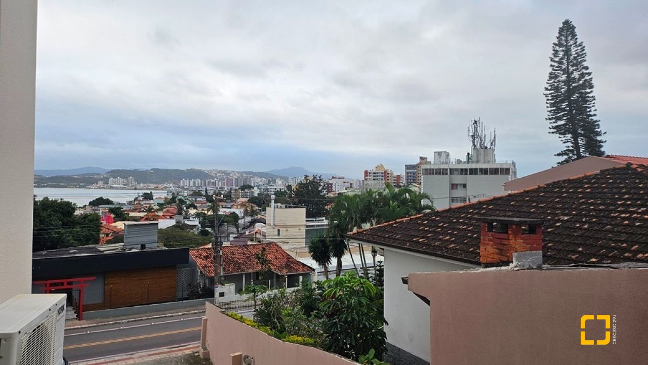 Apartamento com 114m², 4 quartos (sendo 1 suíte), 2 garagens, no bairro Coqueiros em Florianópolis
