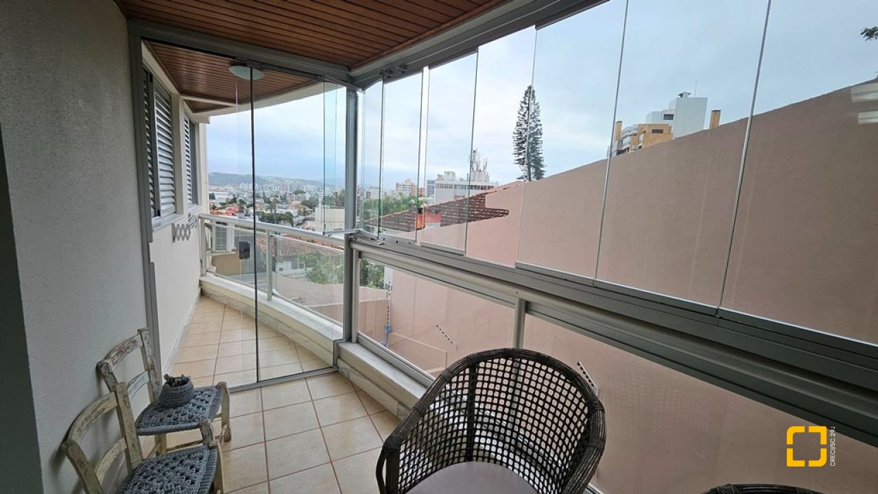 Apartamento com 114m², 4 quartos (sendo 1 suíte), 2 garagens, no bairro Coqueiros em Florianópolis