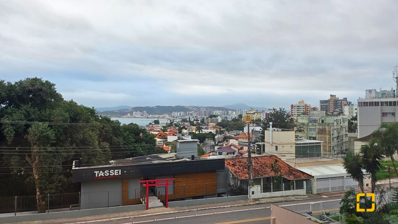 Apartamento com 114m², 4 quartos (sendo 1 suíte), 2 garagens, no bairro Coqueiros em Florianópolis
