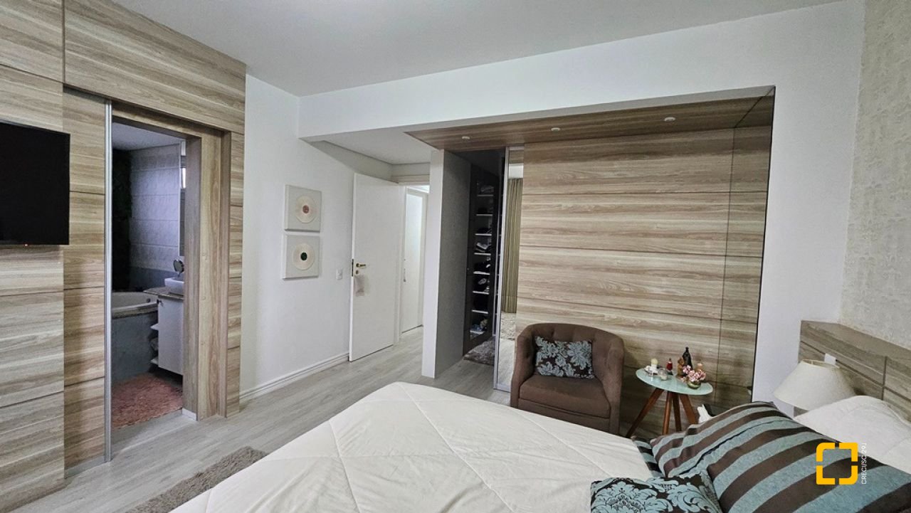 Apartamento com 114m², 4 quartos (sendo 1 suíte), 2 garagens, no bairro Coqueiros em Florianópolis