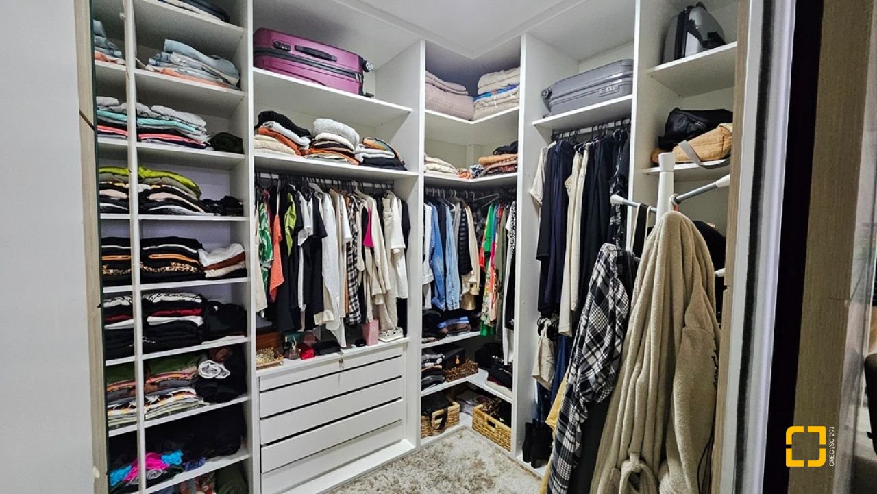 Apartamento com 114m², 4 quartos (sendo 1 suíte), 2 garagens, no bairro Coqueiros em Florianópolis