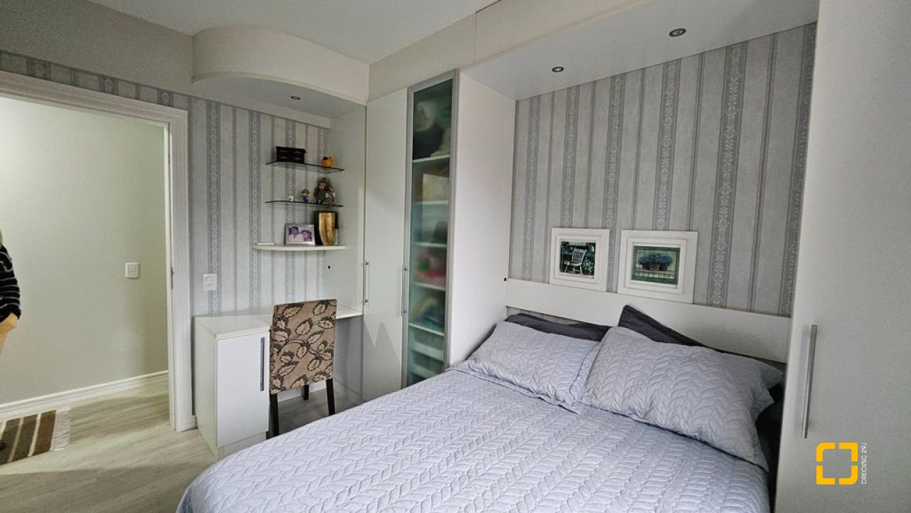 Apartamento com 114m², 4 quartos (sendo 1 suíte), 2 garagens, no bairro Coqueiros em Florianópolis