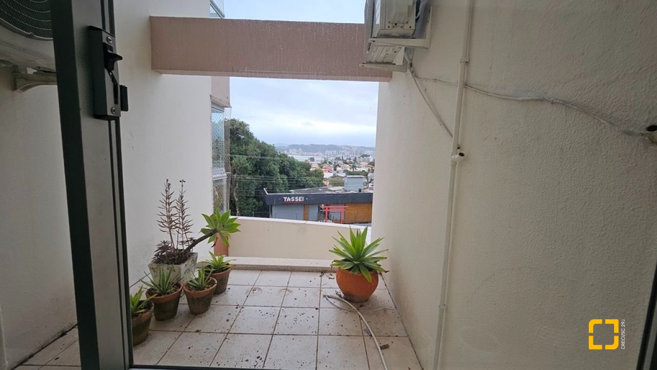 Apartamento com 114m², 4 quartos (sendo 1 suíte), 2 garagens, no bairro Coqueiros em Florianópolis