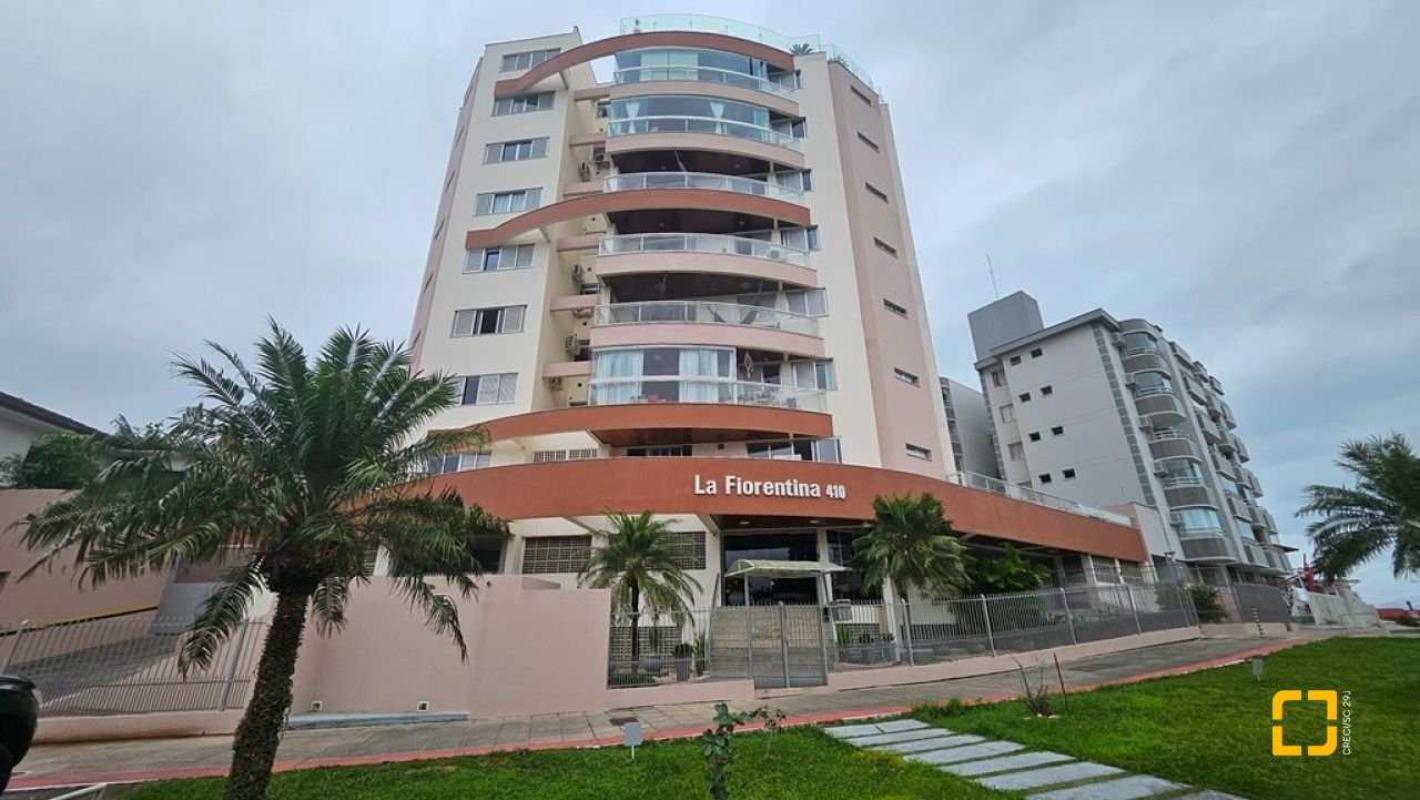 Apartamento com 114m², 4 quartos (sendo 1 suíte), 2 garagens, no bairro Coqueiros em Florianópolis
