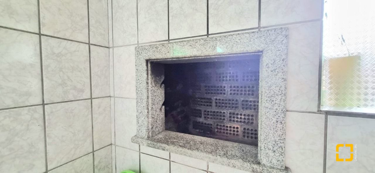 Casa com 100m², 5 quartos, 3 garagens, no bairro Carvoeira em Florianópolis