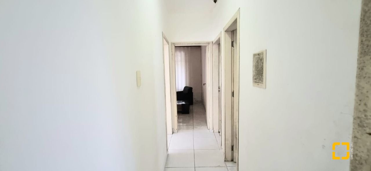 Casa com 100m², 5 quartos, 3 garagens, no bairro Carvoeira em Florianópolis