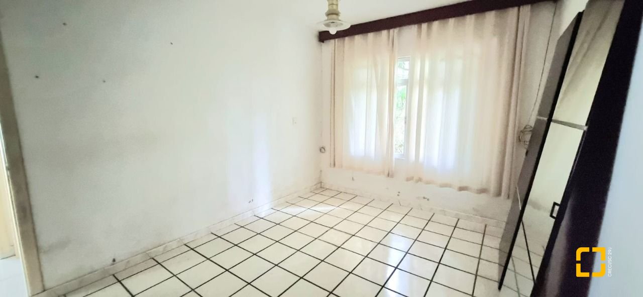 Casa com 100m², 5 quartos, 3 garagens, no bairro Carvoeira em Florianópolis