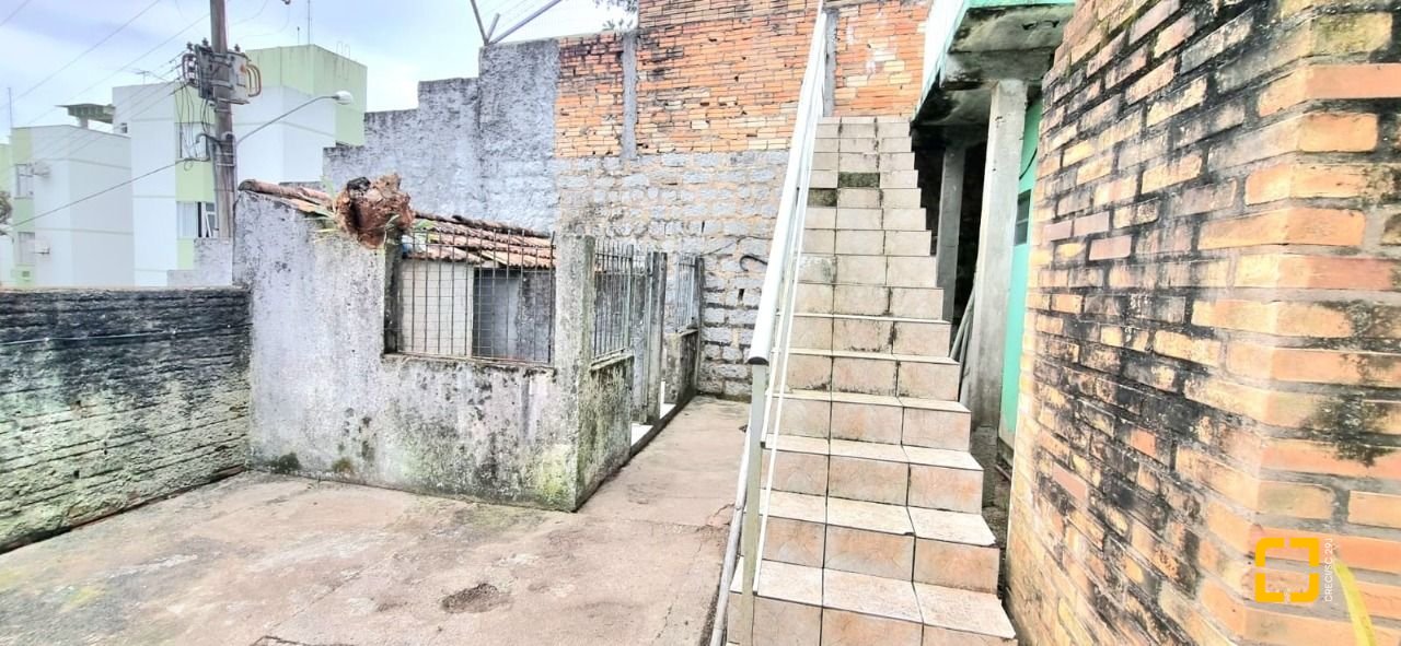 Casa com 100m², 5 quartos, 3 garagens, no bairro Carvoeira em Florianópolis
