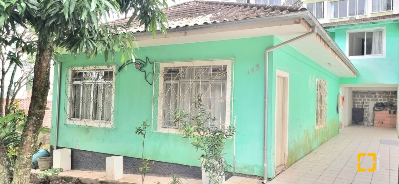 Casa com 100m², 5 quartos, 3 garagens, no bairro Carvoeira em Florianópolis