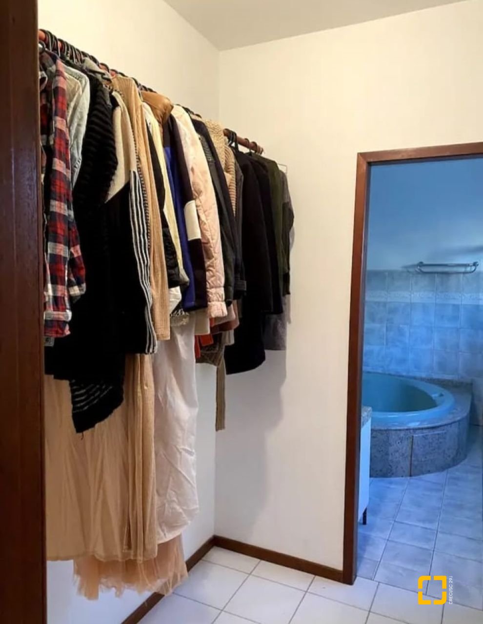 Casa com 295m², 7 quartos (sendo 2 suítes), no bairro Córrego Grande em Florianópolis