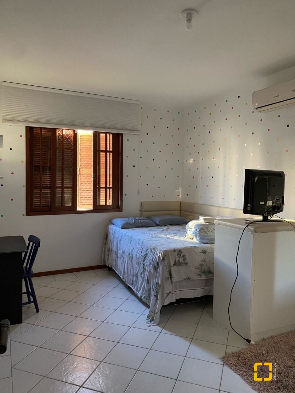 Casa com 295m², 7 quartos (sendo 2 suítes), no bairro Córrego Grande em Florianópolis