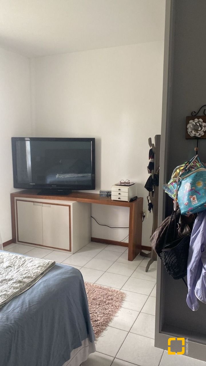 Casa com 295m², no bairro Córrego Grande em Florianópolis
