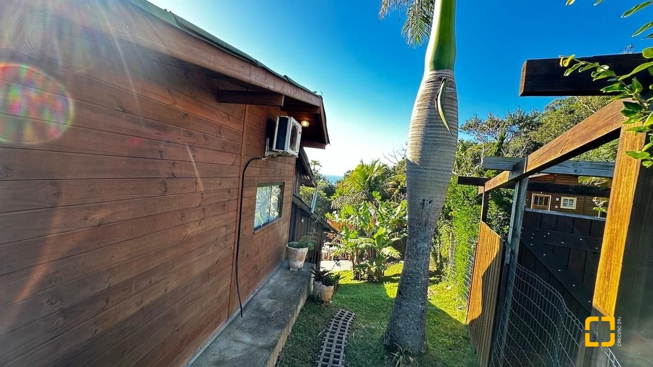 Casa com 125m², 4 quartos, 5 garagens, no bairro Lagoa da Conceição em Florianópolis