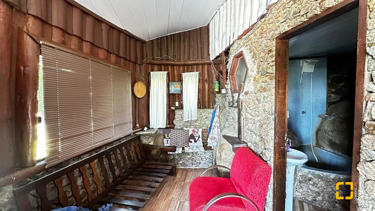 Casa com 125m², 4 quartos, 5 garagens, no bairro Lagoa da Conceição em Florianópolis