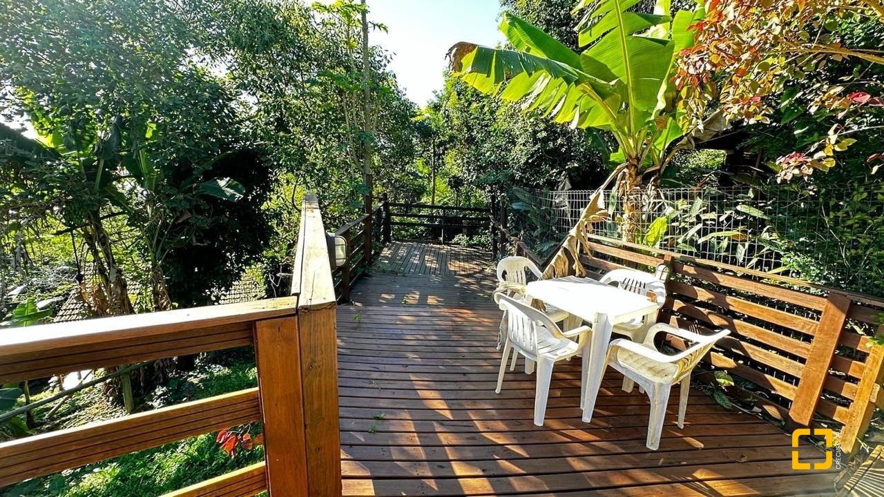 Casa com 125m², 4 quartos, 5 garagens, no bairro Lagoa da Conceição em Florianópolis