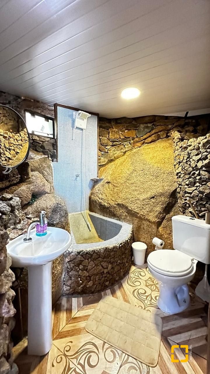 Casa com 125m², 4 quartos, 5 garagens, no bairro Lagoa da Conceição em Florianópolis