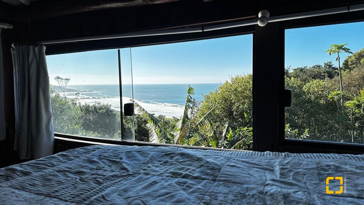 Casa com 125m², 4 quartos, 5 garagens, no bairro Lagoa da Conceição em Florianópolis
