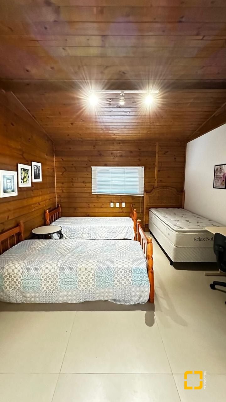 Casa com 125m², 4 quartos, 5 garagens, no bairro Lagoa da Conceição em Florianópolis