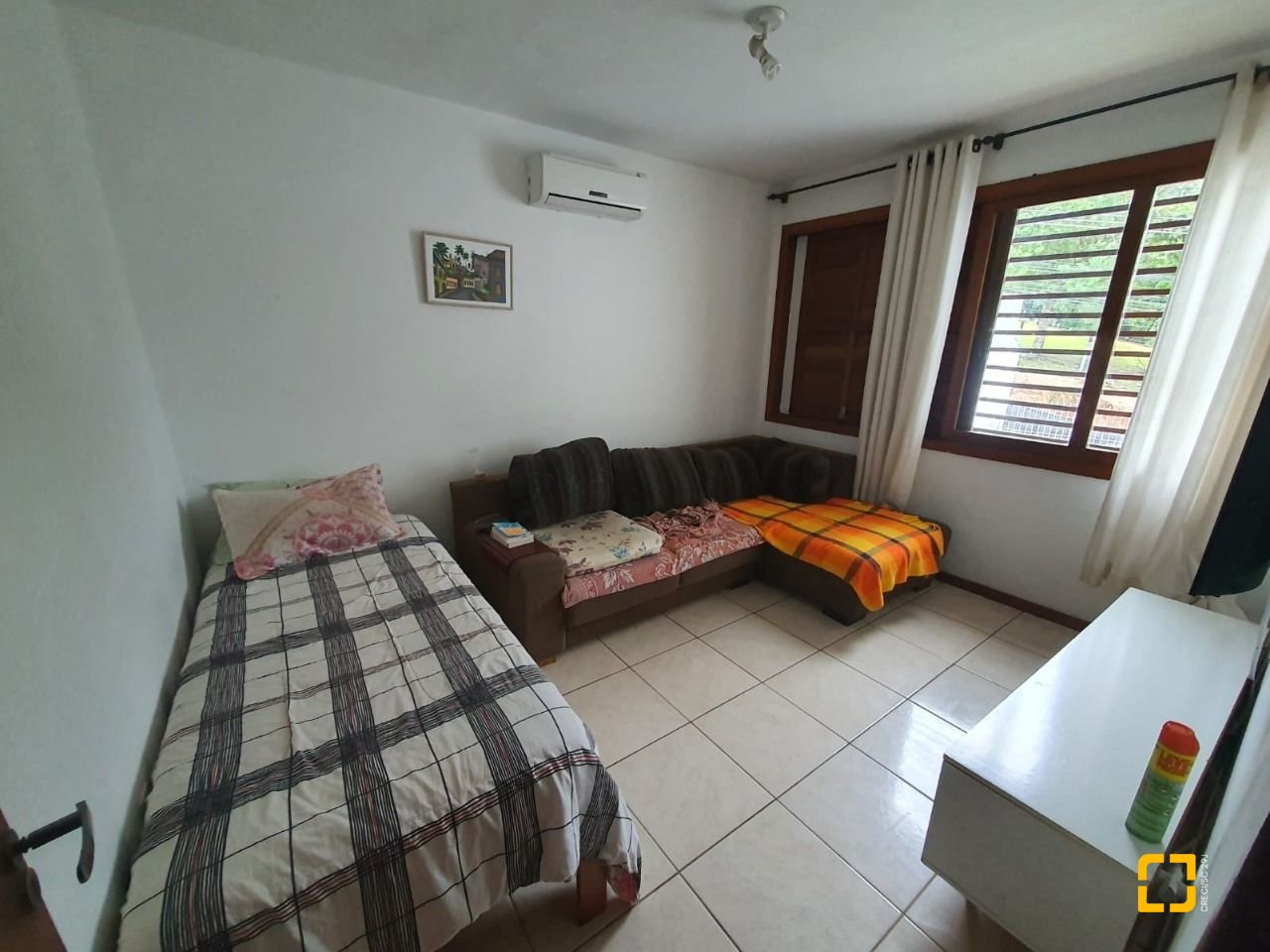 Casa com 349m², 8 quartos (sendo 2 suítes), 3 garagens, no bairro Carvoeira em Florianópolis