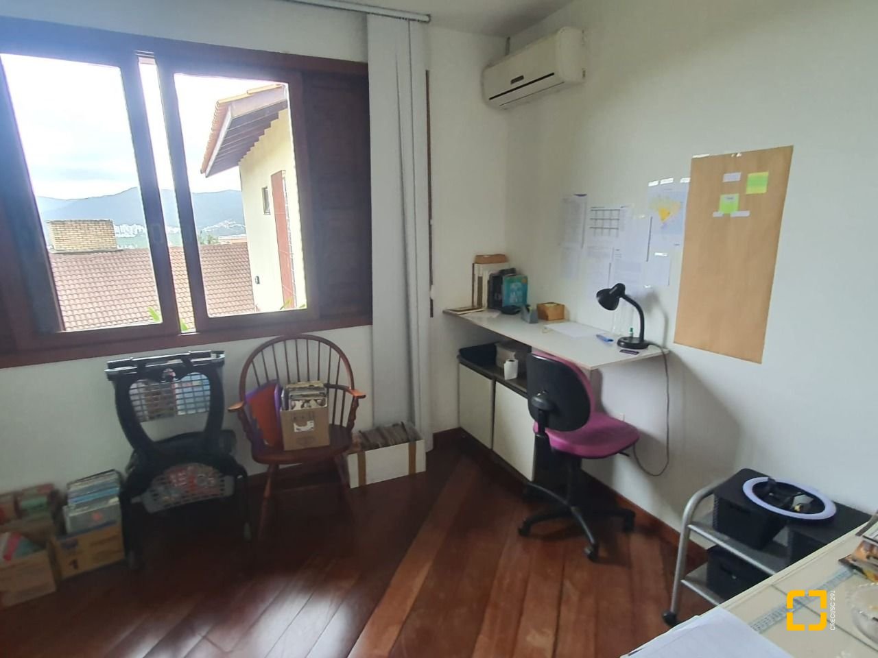 Casa com 349m², 8 quartos (sendo 2 suítes), 3 garagens, no bairro Carvoeira em Florianópolis