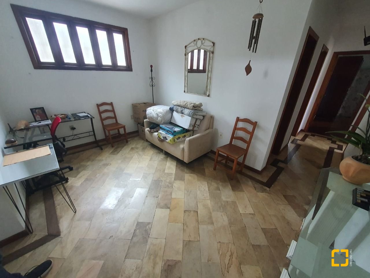 Casa com 349m², 8 quartos (sendo 2 suítes), 3 garagens, no bairro Carvoeira em Florianópolis