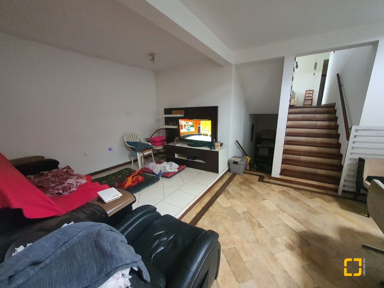 Casa com 349m², 8 quartos (sendo 2 suítes), 3 garagens, no bairro Carvoeira em Florianópolis
