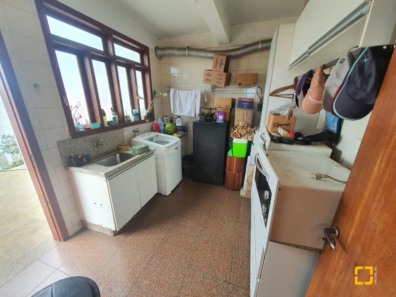 Casa com 349m², 8 quartos (sendo 2 suítes), 3 garagens, no bairro Carvoeira em Florianópolis