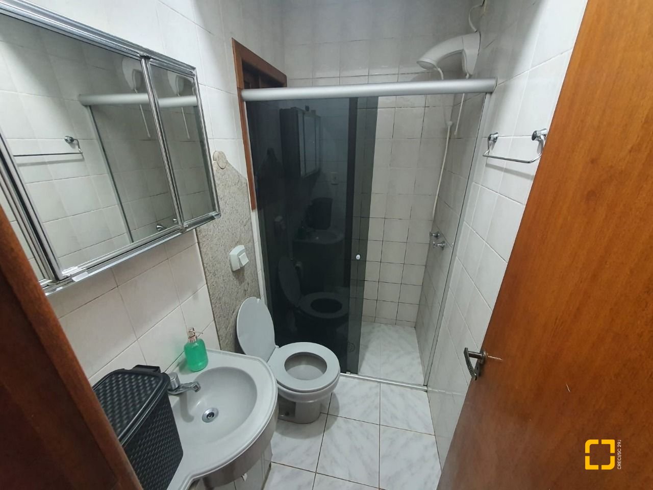 Casa com 349m², 8 quartos (sendo 2 suítes), 3 garagens, no bairro Carvoeira em Florianópolis