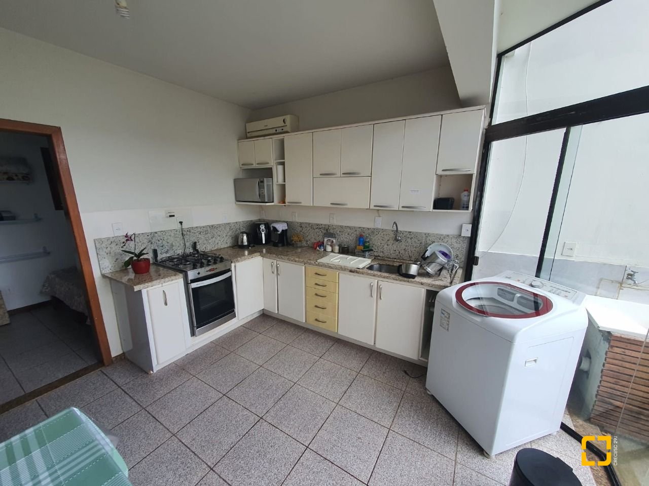 Casa com 349m², 8 quartos (sendo 2 suítes), 3 garagens, no bairro Carvoeira em Florianópolis