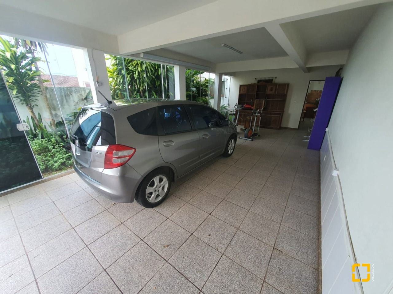 Casa com 349m², 8 quartos (sendo 2 suítes), 3 garagens, no bairro Carvoeira em Florianópolis