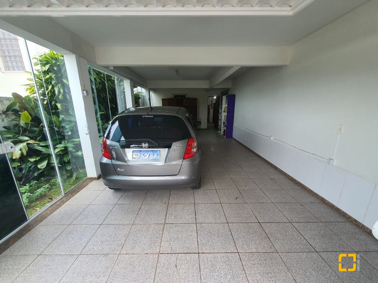Casa com 349m², 8 quartos (sendo 2 suítes), 3 garagens, no bairro Carvoeira em Florianópolis
