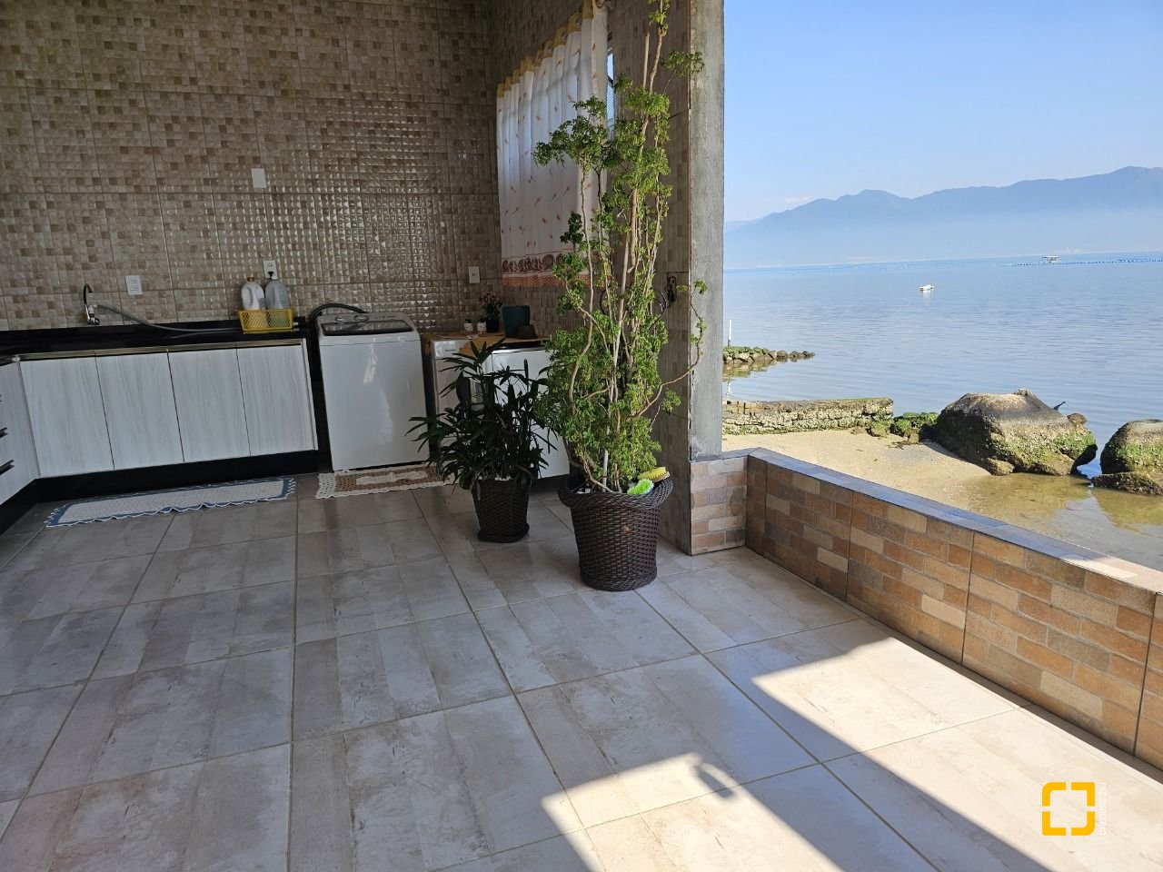 Casa com 150m², 3 quartos (sendo 1 suíte), 2 garagens, no bairro Ribeirão da Ilha em Florianópolis