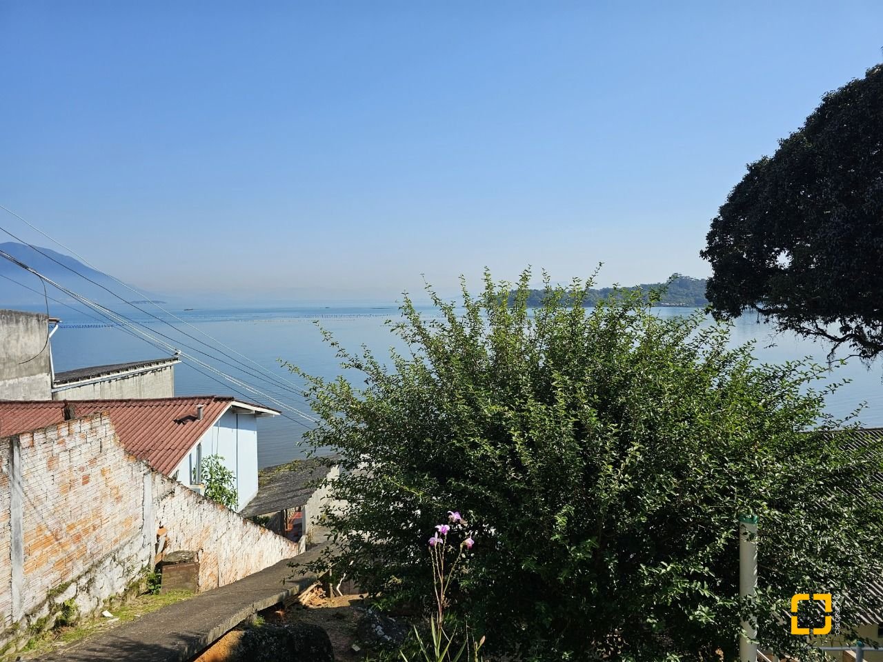 Casa com 150m², 3 quartos (sendo 1 suíte), 2 garagens, no bairro Ribeirão da Ilha em Florianópolis