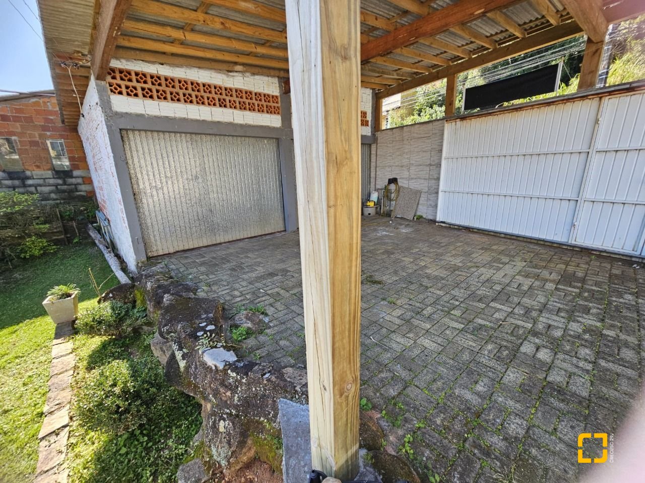 Casa com 150m², 3 quartos (sendo 1 suíte), 2 garagens, no bairro Ribeirão da Ilha em Florianópolis