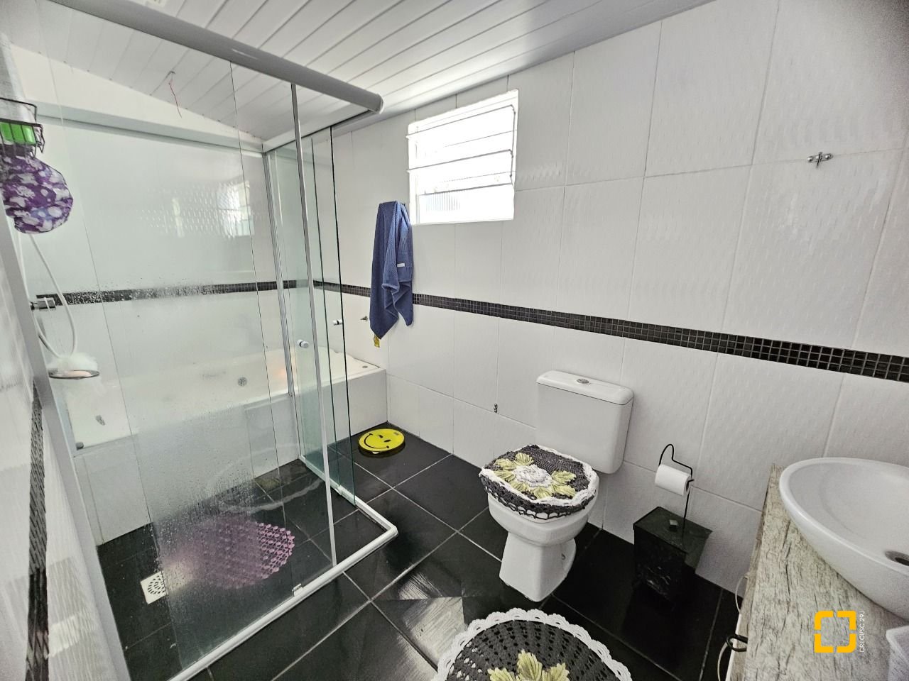 Casa com 150m², 3 quartos (sendo 1 suíte), 2 garagens, no bairro Ribeirão da Ilha em Florianópolis