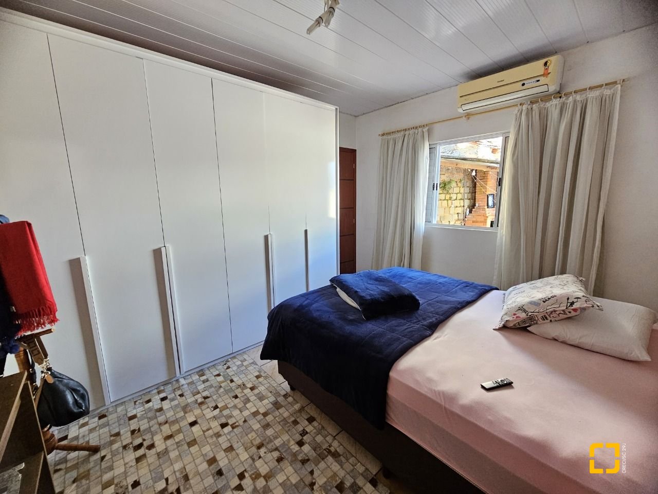 Casa com 150m², 3 quartos (sendo 1 suíte), 2 garagens, no bairro Ribeirão da Ilha em Florianópolis