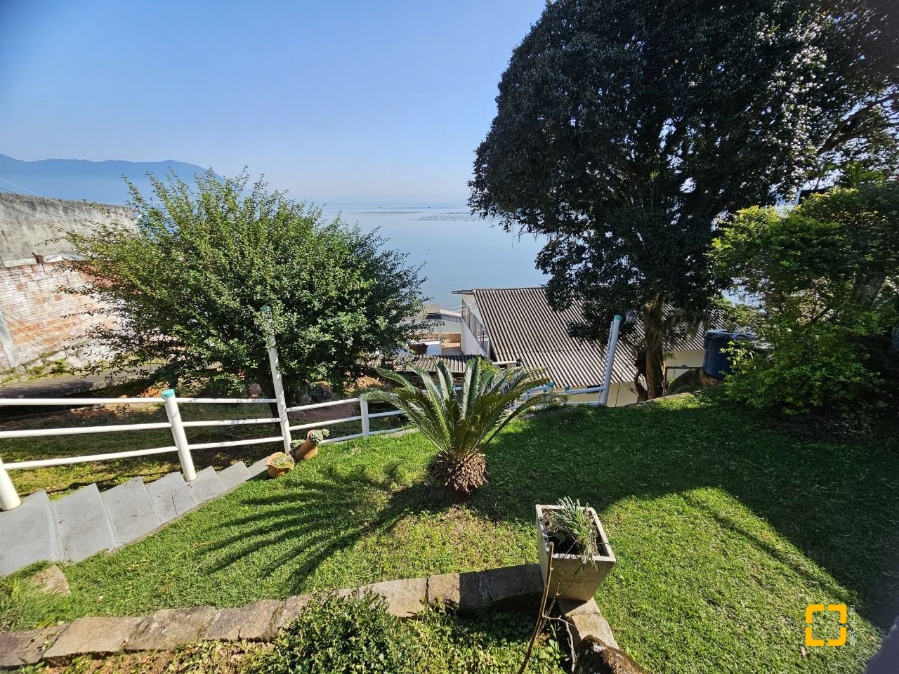 Casa com 150m², 3 quartos (sendo 1 suíte), 2 garagens, no bairro Ribeirão da Ilha em Florianópolis