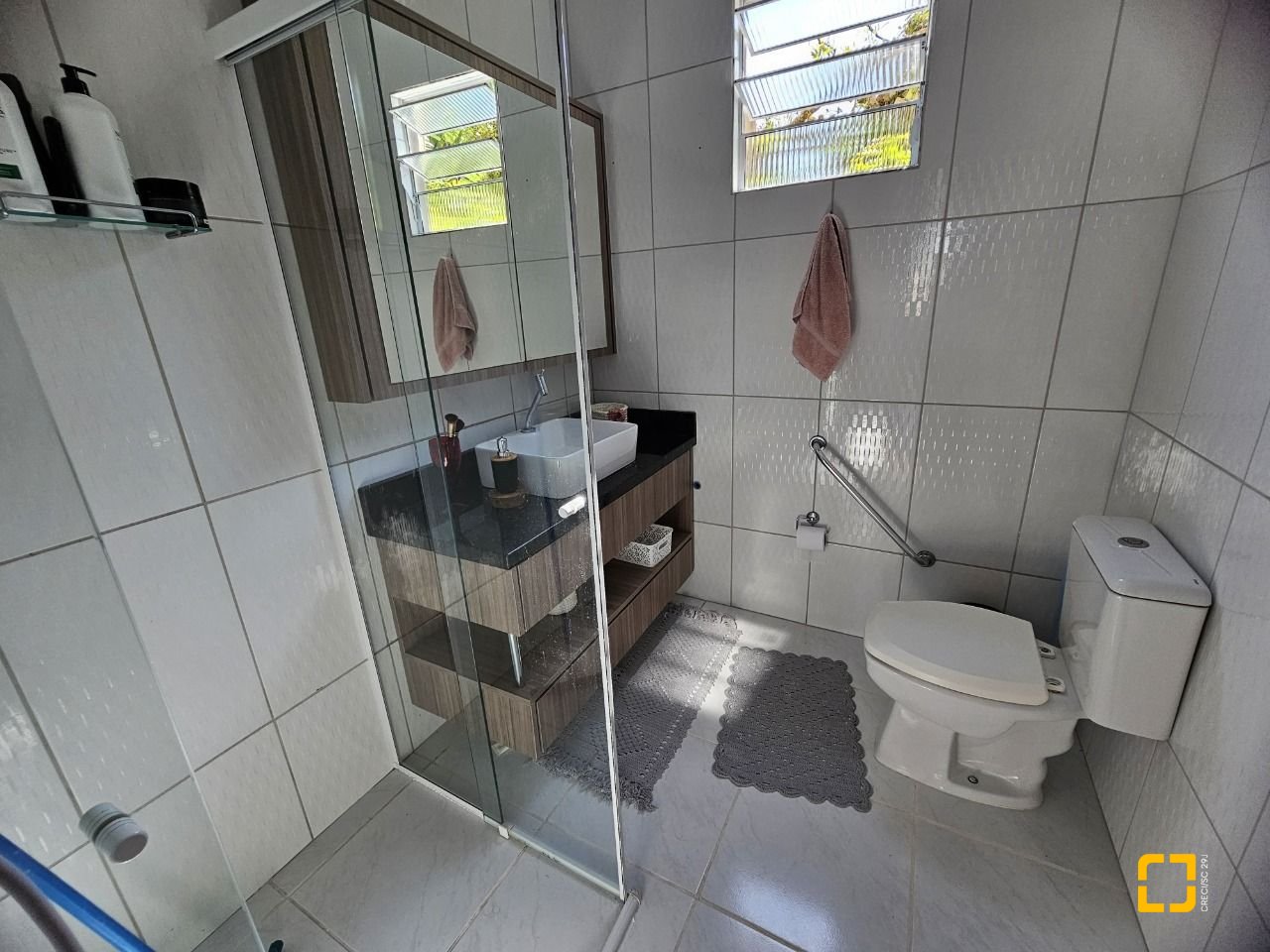 Casa com 150m², 3 quartos (sendo 1 suíte), 2 garagens, no bairro Ribeirão da Ilha em Florianópolis