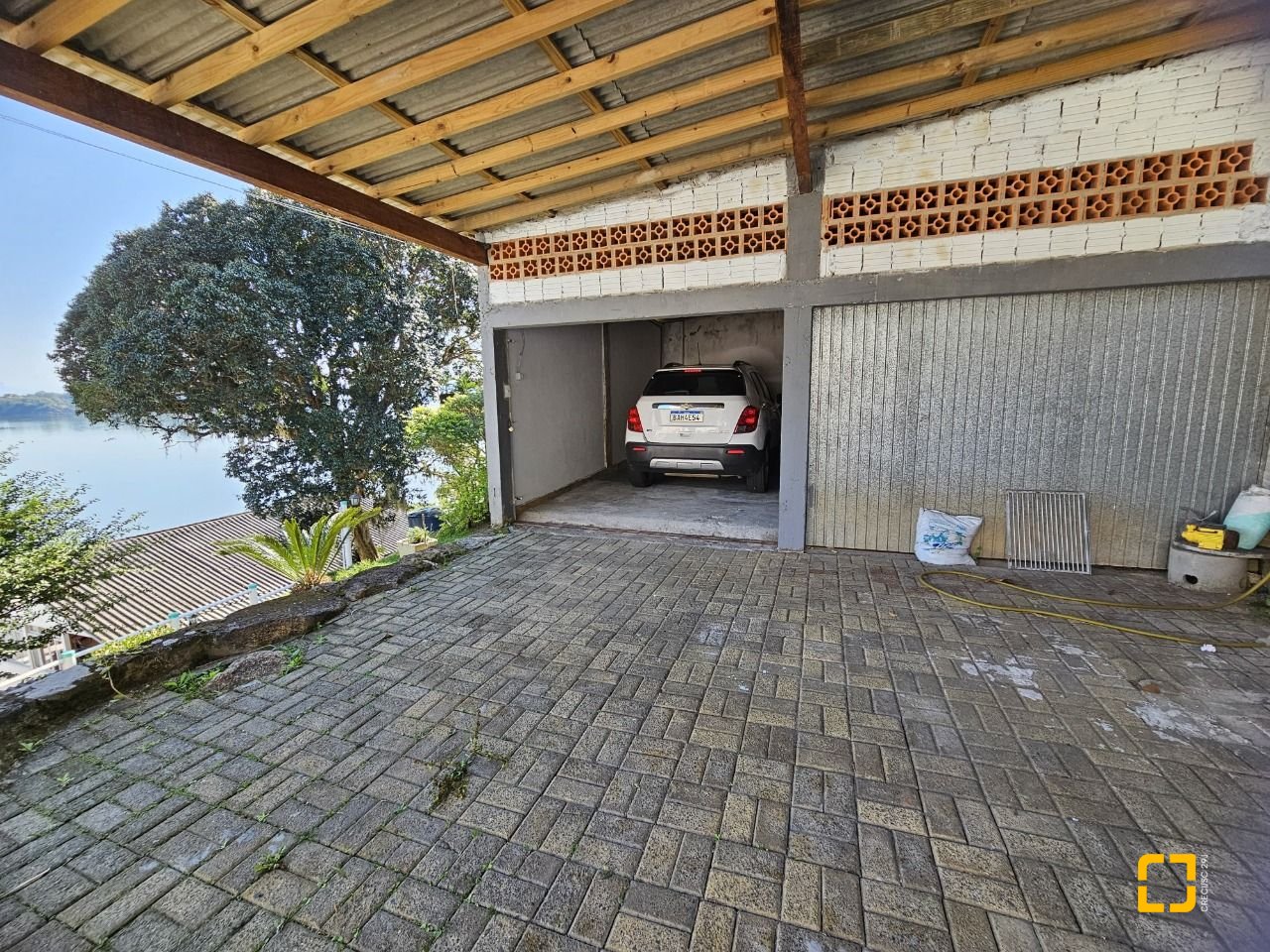 Casa com 150m², 3 quartos (sendo 1 suíte), 2 garagens, no bairro Ribeirão da Ilha em Florianópolis