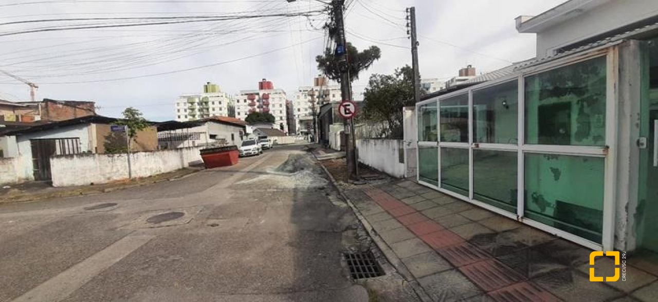 Casa com 300m², 4 quartos (sendo 1 suíte), 3 garagens, no bairro Praia Comprida em São José
