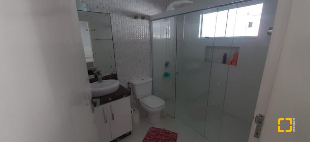 Casa com 300m², 4 quartos (sendo 1 suíte), 3 garagens, no bairro Praia Comprida em São José
