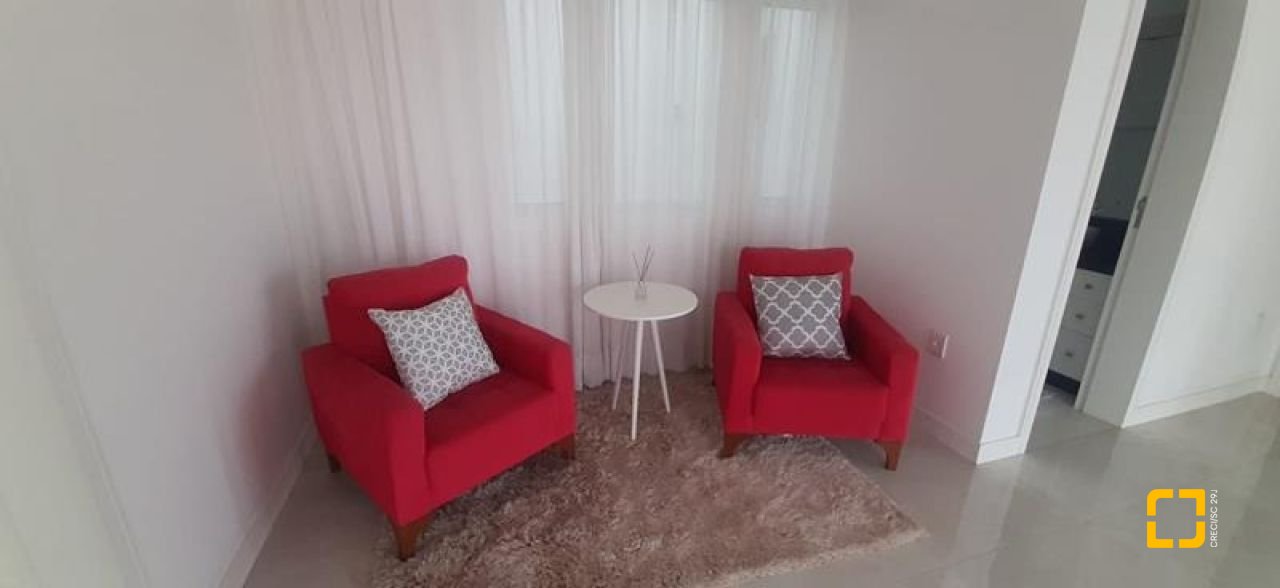 Casa com 300m², 4 quartos (sendo 1 suíte), 3 garagens, no bairro Praia Comprida em São José