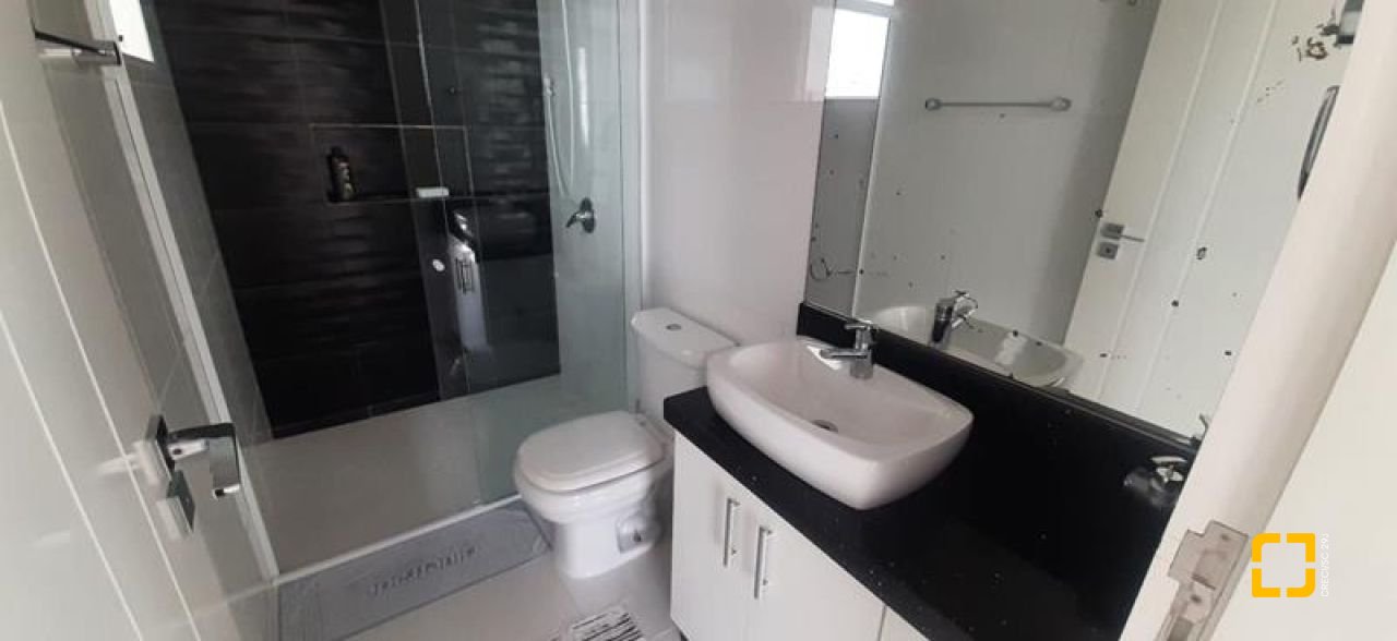 Casa com 300m², 4 quartos (sendo 1 suíte), 3 garagens, no bairro Praia Comprida em São José