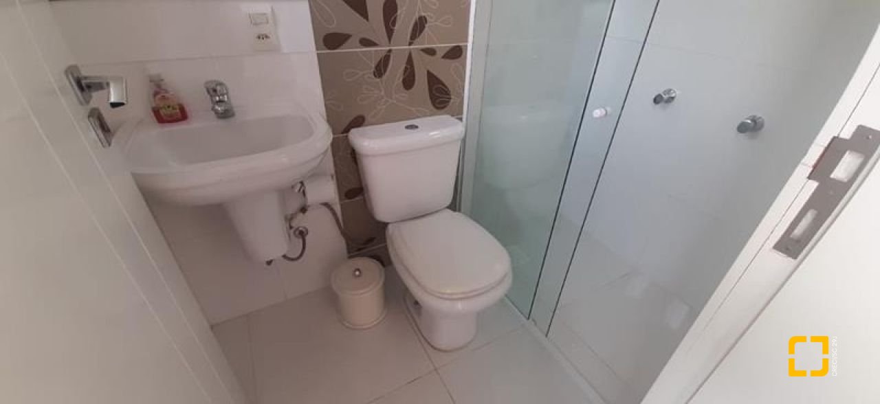 Casa com 300m², 4 quartos (sendo 1 suíte), 3 garagens, no bairro Praia Comprida em São José