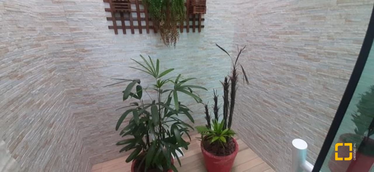 Casa com 300m², 4 quartos (sendo 1 suíte), 3 garagens, no bairro Praia Comprida em São José