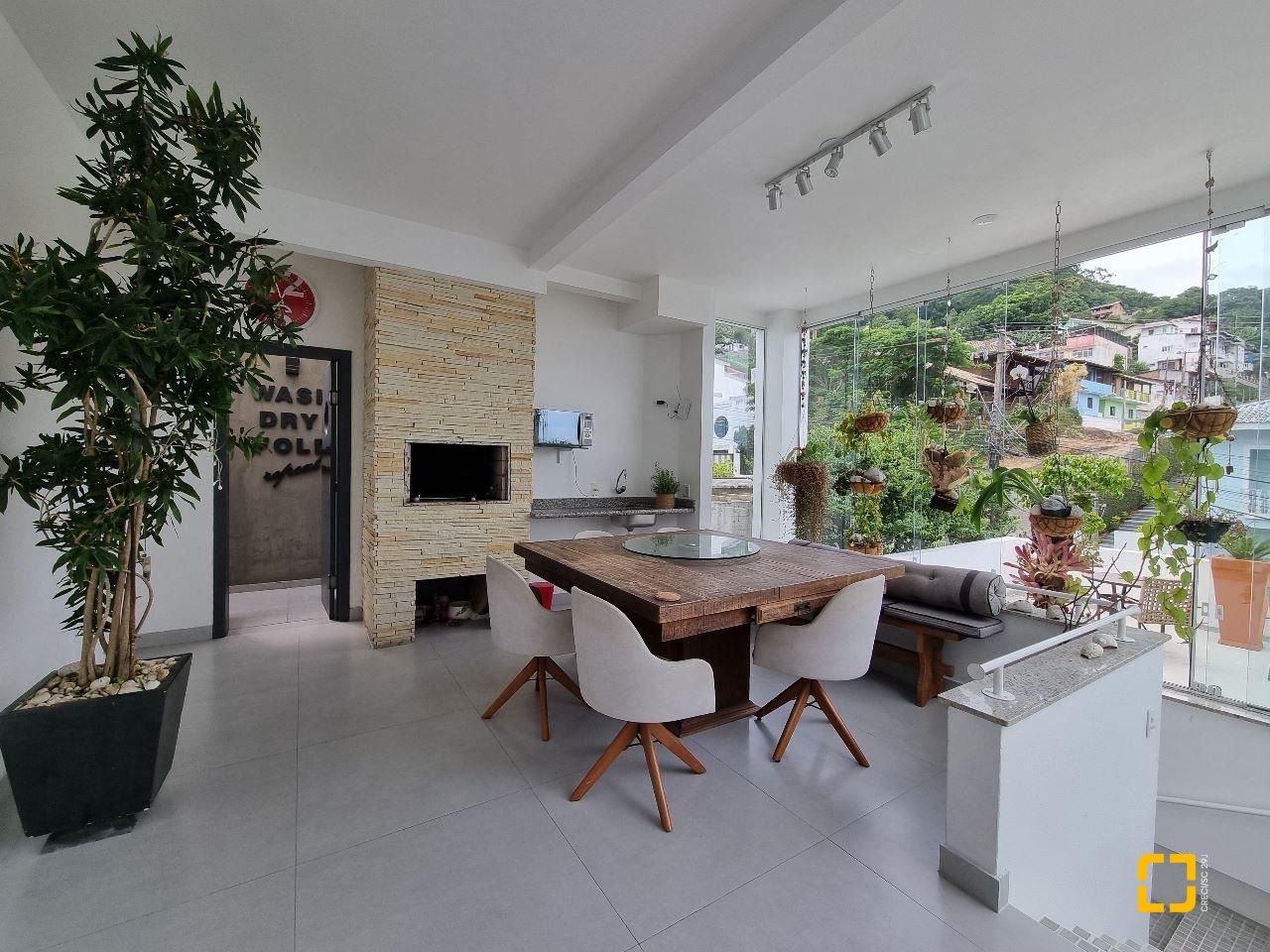 Casa com 450m², 5 garagens, no bairro Centro em Florianópolis