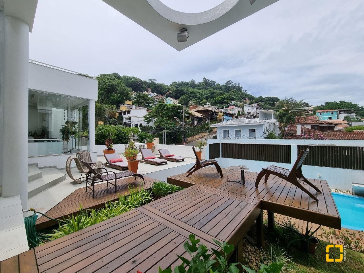 Casa com 450m², 5 garagens, no bairro Centro em Florianópolis